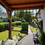 Gaestehaus Am Burgberg Lichtenberg (Bavaria)