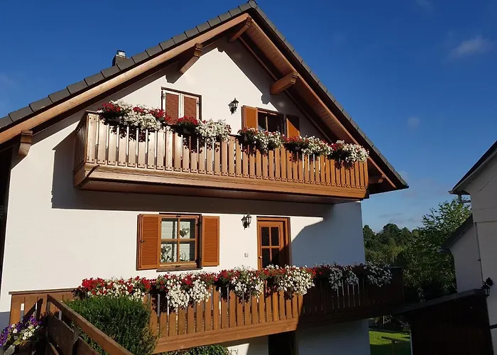 Gaestehaus Am Burgberg * Lichtenberg (Bavaria)